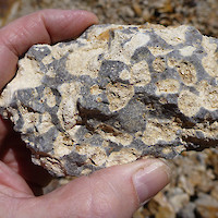“Gusano” style pyrophyllite-alvnite, high-sulphidation alterations